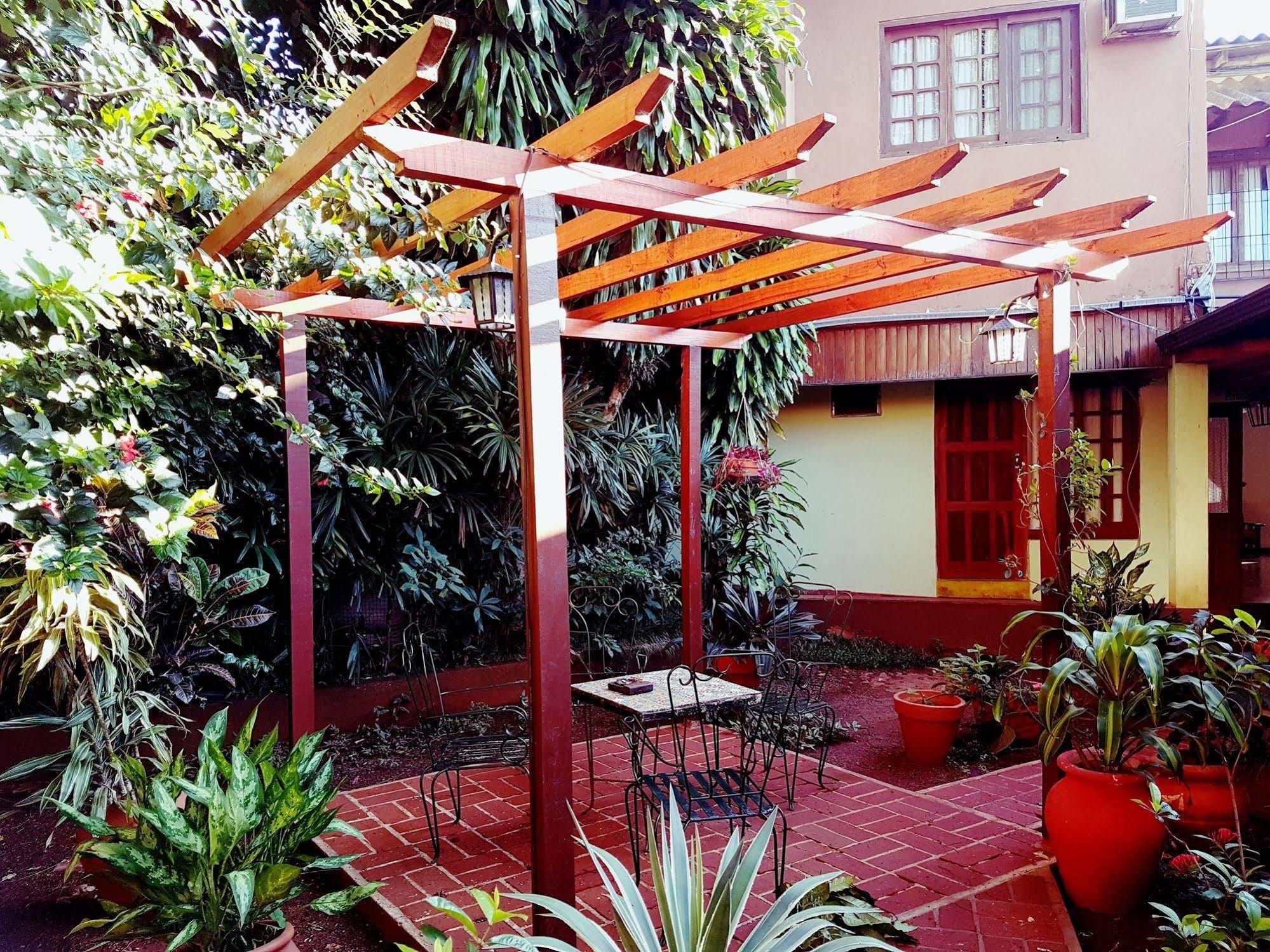 Hosteria Los Helechos Puerto Iguazu Exterior photo